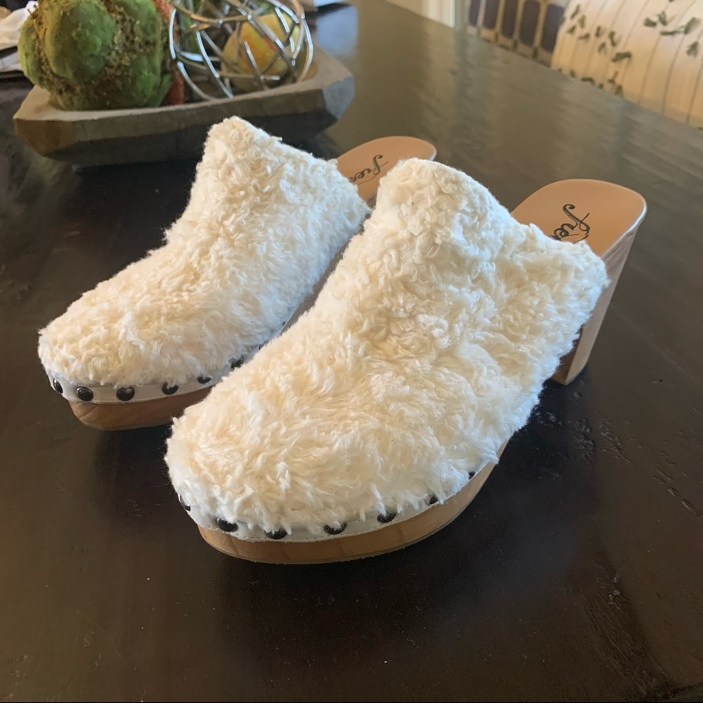 NWOT Free People Cabin Fever Clog Mules White Sz 8